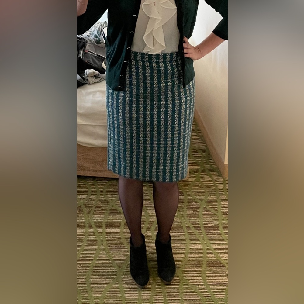 Elegant J crew Green Tweed Pencil Skirt